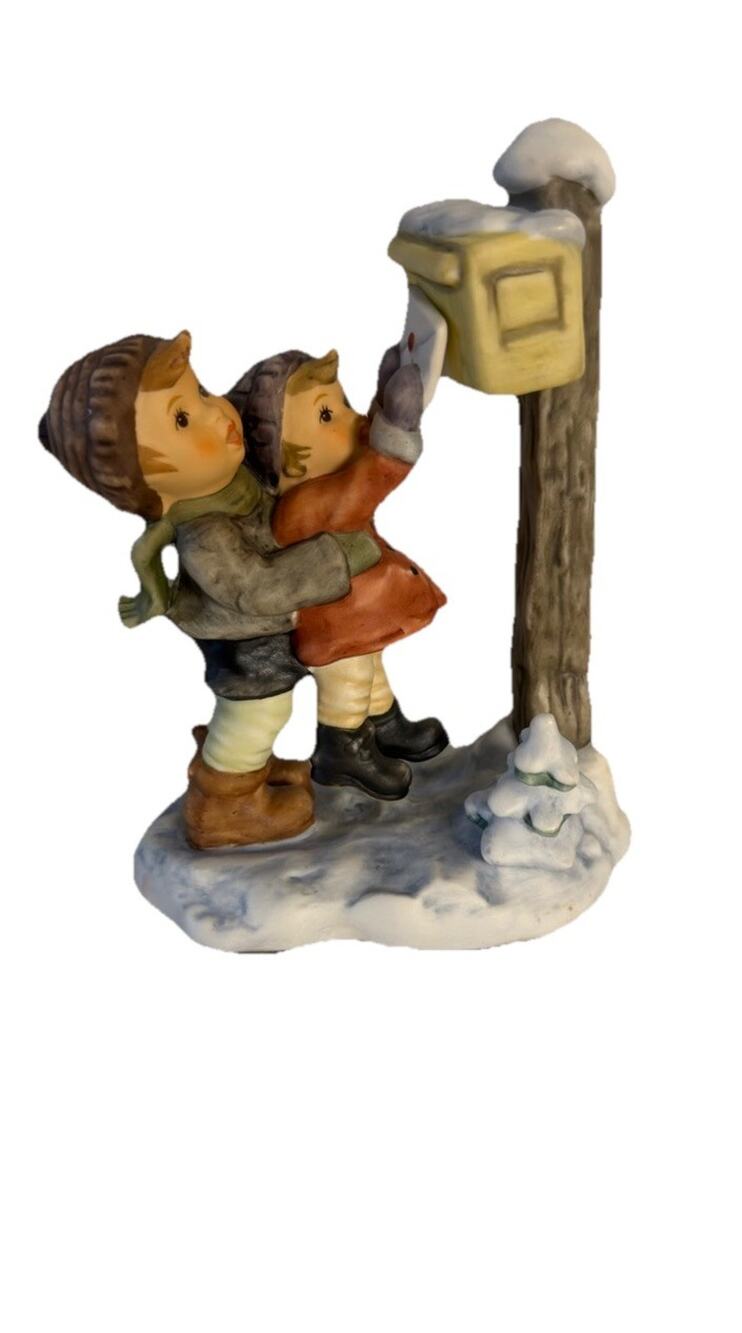 Goebel Berta Hummel Sending Season’s Greetings BH276 Figurine 2004